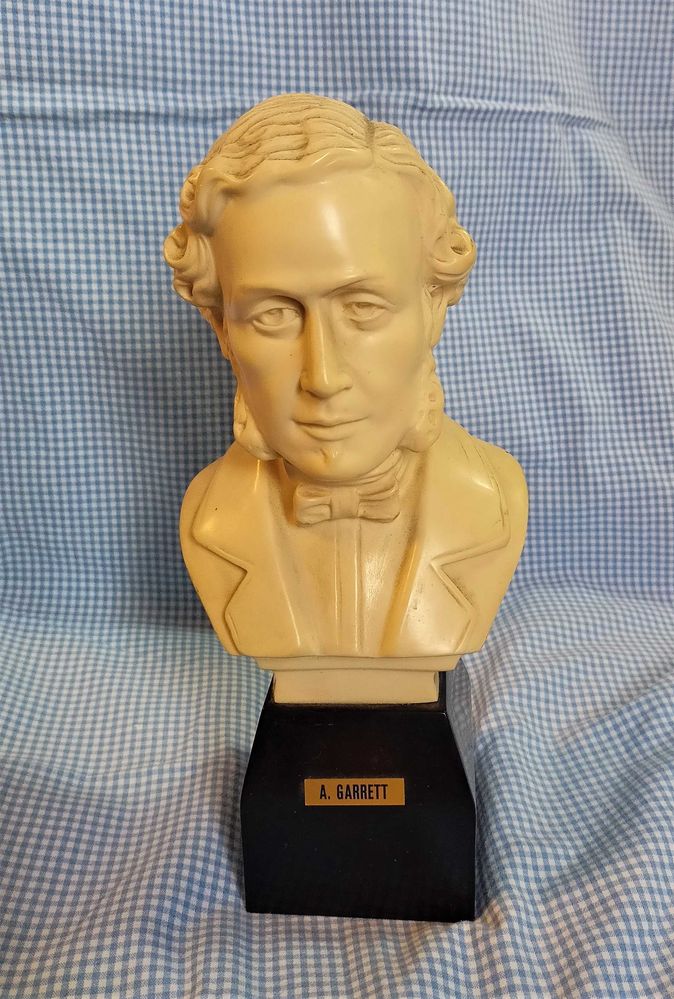 Busto Marfinite Almeida Garret