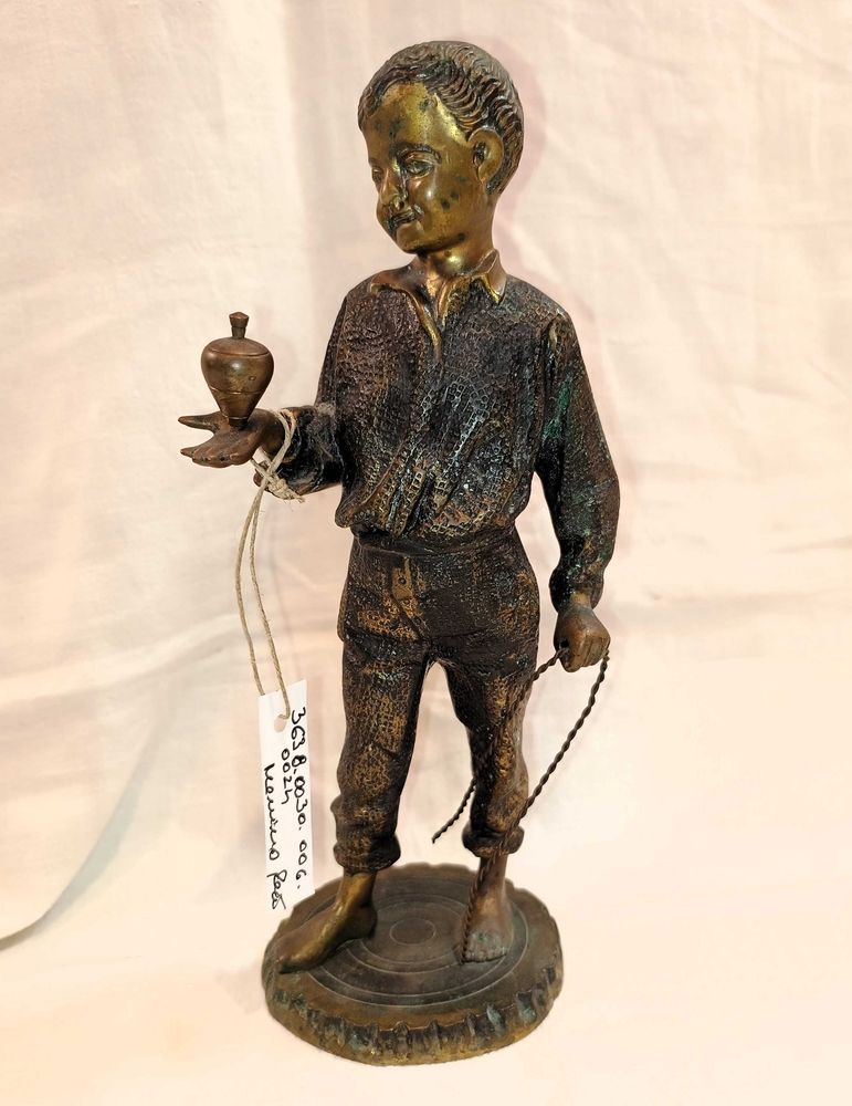 Menino Pião Bronze
